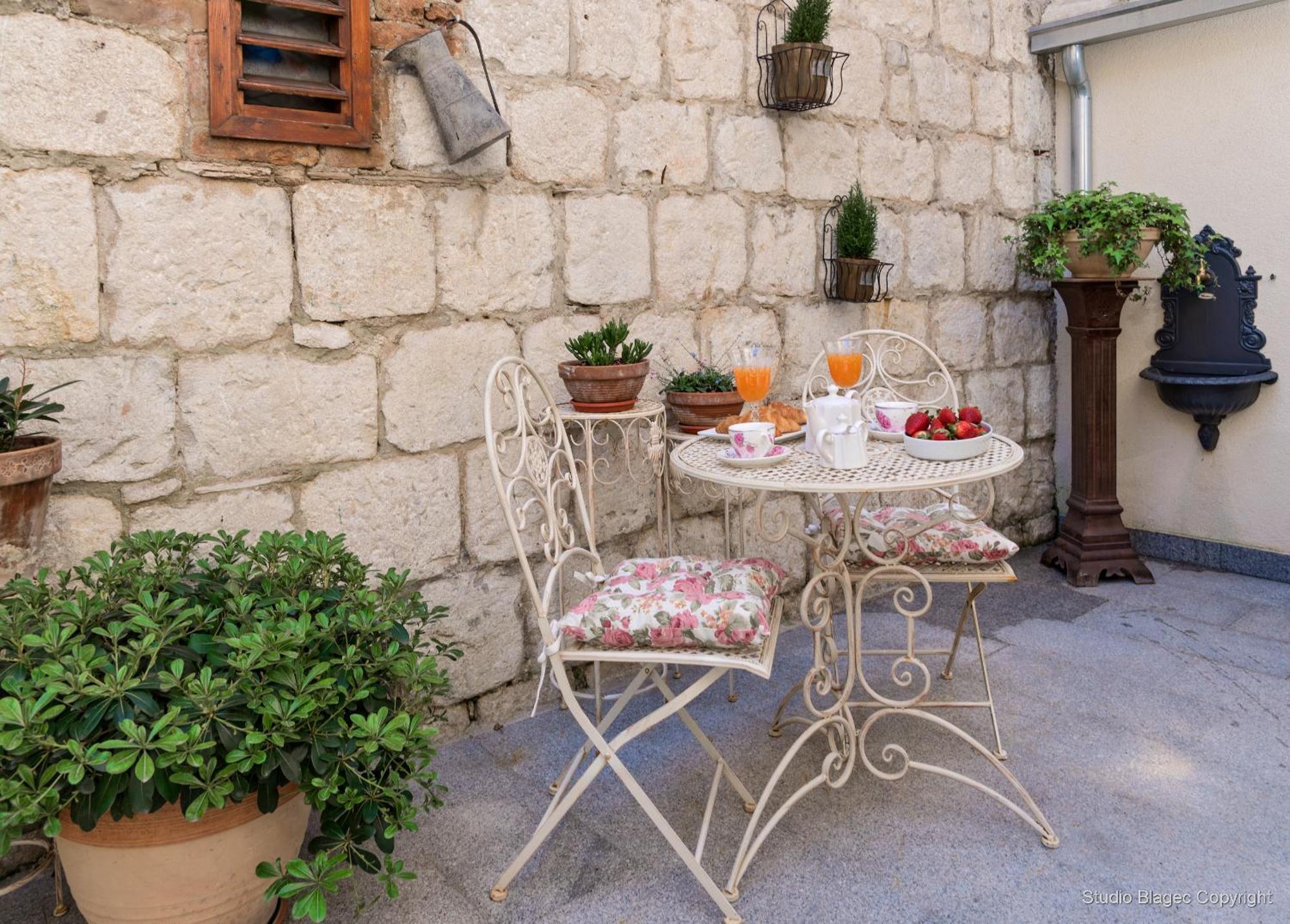 Emperor'S Suites سبليت المظهر الخارجي الصورة